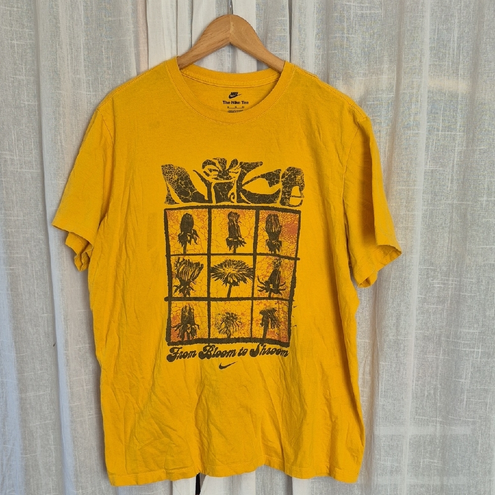 Nike Unisex Rare Yellow Graphic Dandelion Fkower Tee Mustard Tshirt Vintage